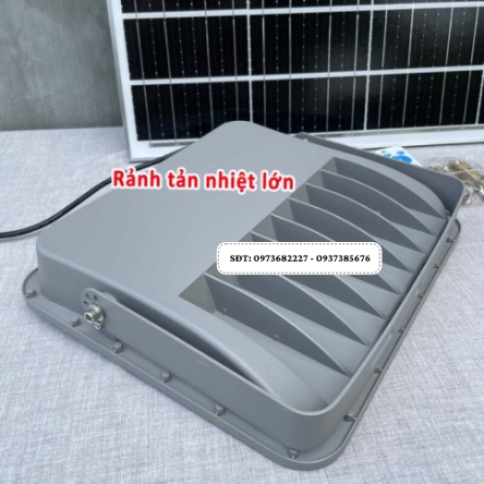 Đèn năng lượng mặt trời chống lóa mắt ngọc 1000W New 2025