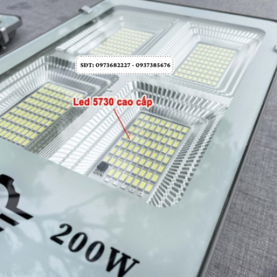Đèn năng lượng mặt trời bàn chải 200W – HLC200 trắng – NEW 2024