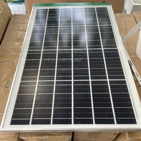 Đèn năng lượng mặt trời chống lóa mắt ngọc 600W New 2024 – Tấm pin mono