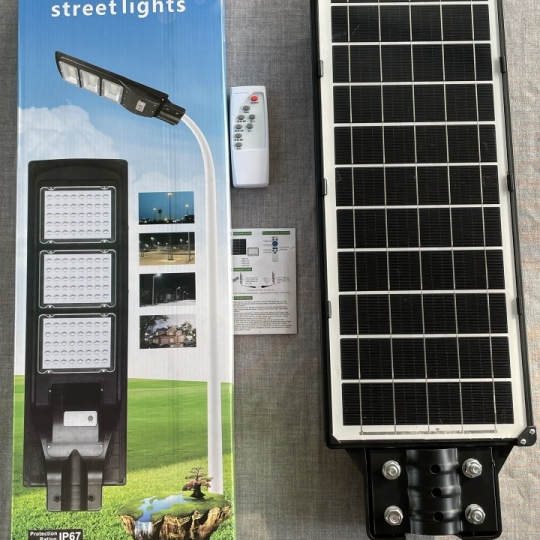 Đèn năng lượng mặt trời liền thể 300w LT300 ( có tay đèn đi kèm)