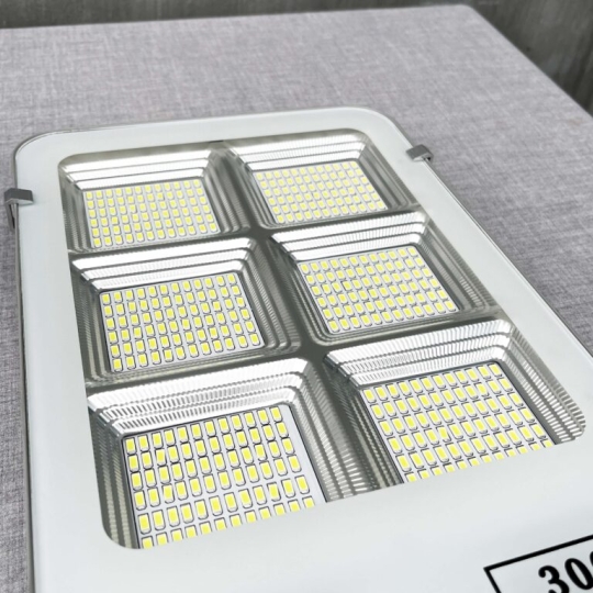 Đèn năng lượng mặt trời bàn chải 300W – HLC300 300W – New 2024 Tấm pin mono