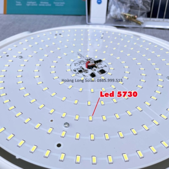 Đèn ốp trần năng lượng mặt trời 400w ánh sáng trắng | Mã HLO400- Tấm pin mono