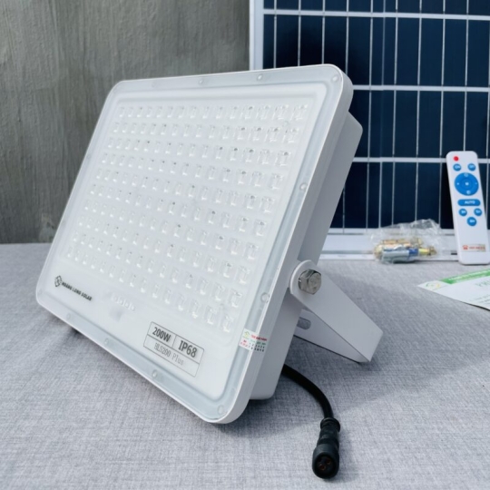 Đèn năng lượng mặt trời chống lóa kim cương 200W – HLS200 Plus Tấm pin Mono