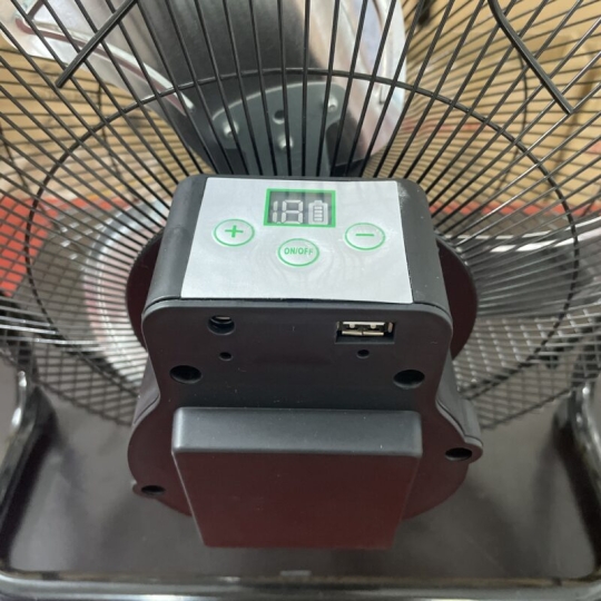 Quạt năng lượng mặt trời chân quỳ không chổi than, tấm pin mono mã 118F