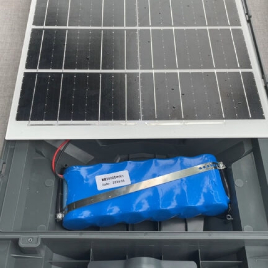 Đèn năng lượng mặt trời 1000w liền thể mắt ngọc mã HLT-1000