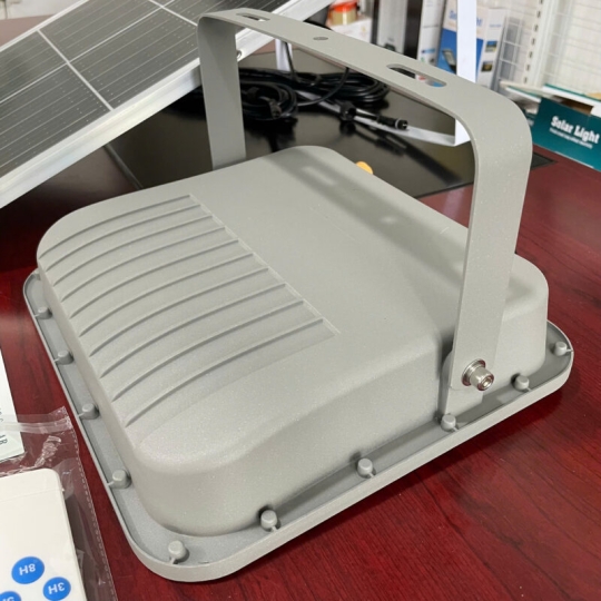 Đèn năng lượng mặt trời chống lóa mắt ngọc 500W New 2025