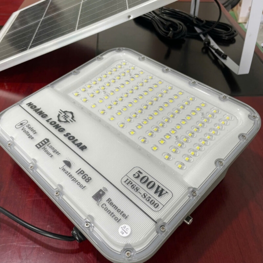 Đèn năng lượng mặt trời chống lóa mắt ngọc 500W New 2025