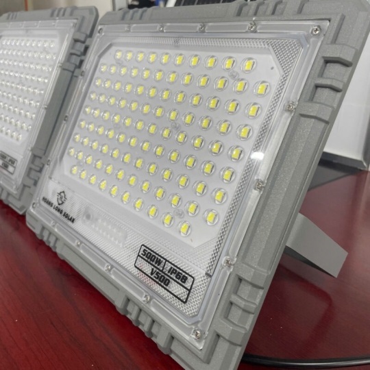  Đèn năng lượng mặt trời 500w 1 tấm pin 2 đèn mã V500