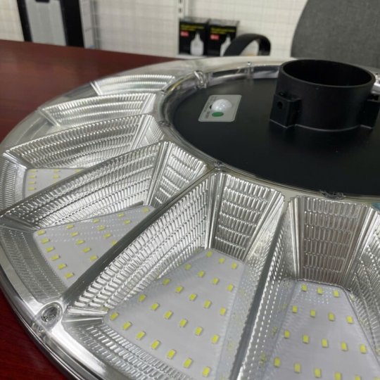 Đèn UFO liền thể năng lượng mặt trời UFO 1000w mẫu mới 2025