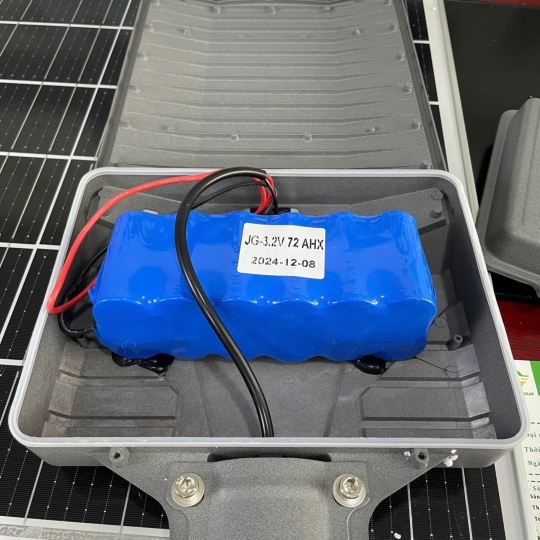 Đèn năng lượng mặt trời công trình cao cấp 1000w HLC1000
