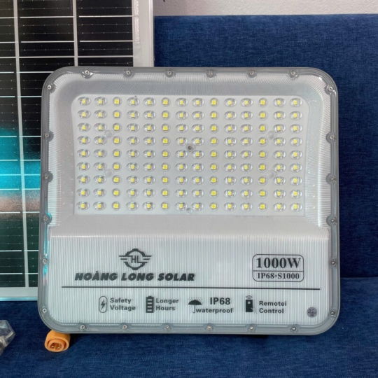 Đèn năng lượng mặt trời chống lóa mắt ngọc 1000W New 2025