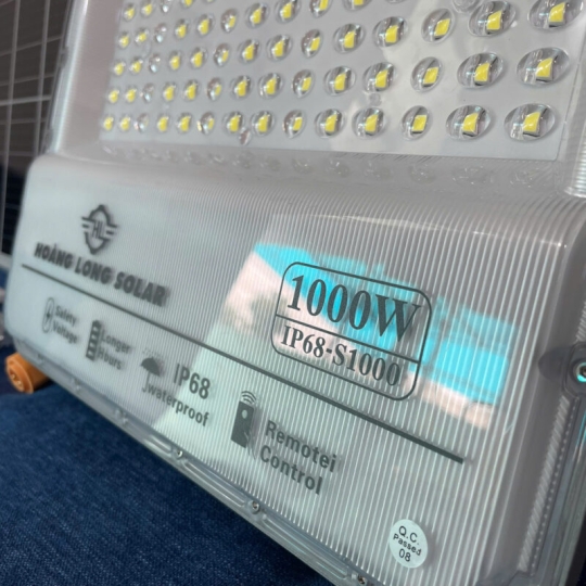 Đèn năng lượng mặt trời chống lóa mắt ngọc 1000W New 2025